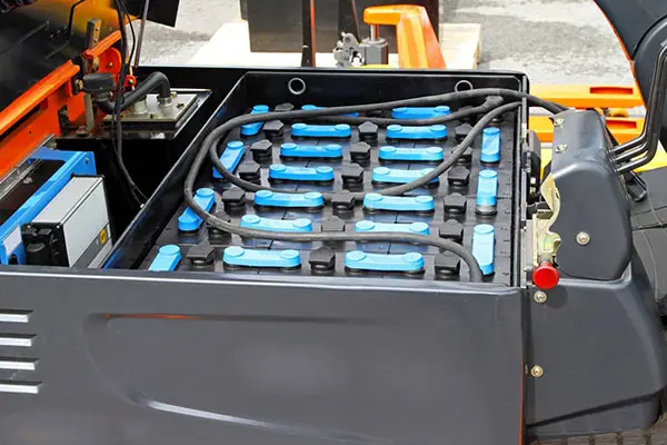 叉車蓄電池為什么要添加蒸餾水？